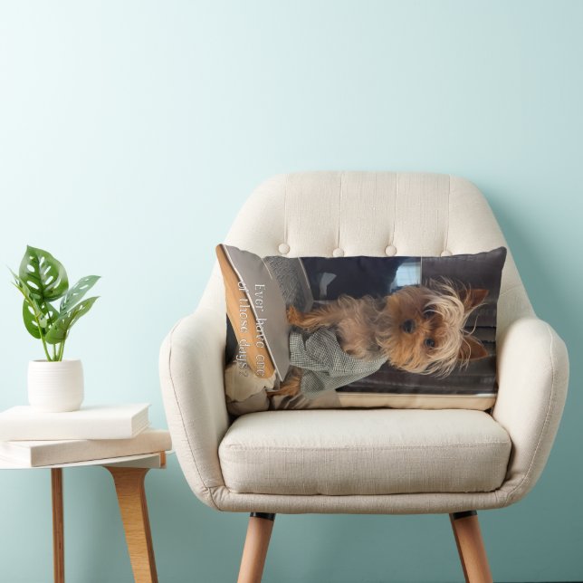 Coussin Rectangle Ralphie le Yorkie Tasse à Thé a Une de Ces Journée (Chaise)