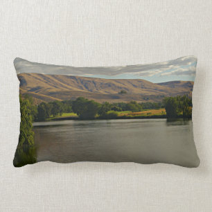 Coussin Rectangle rivière, désert et terres agricoles, paisible