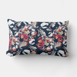 Coussin Rectangle Rouge, fleurs blanches sur bleu.