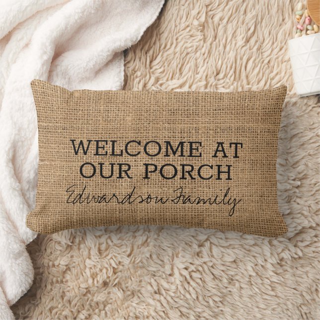 Coussin Rectangle Rustique faux burlap bienvenue nom de famille du p (Couverture)