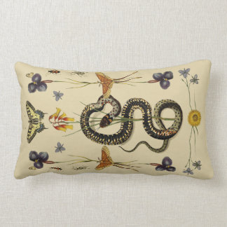 Coussin Rectangle Serpent, Swallowtail & Fleurs sauvages dans le sab