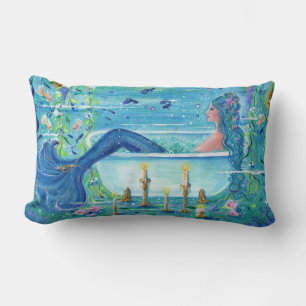 Coussin Rectangle Sirène dans une baignoire art par Renee Lavoie