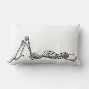 Coussin Rectangle Squelette allongé sur l'Halloween noir