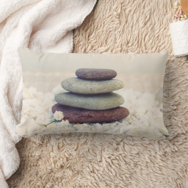 Coussin Rectangle Stones empilées Méditative Cairn (Couverture)