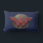 Coussin Rectangle Symbole Wonder Woman sur les cercles concentrés<br><div class="desc">Regardez ce symbole Wonder Woman en relief en rouge,  posé sur un disque de cercles concentriques dorés.</div>