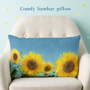 Coussin Rectangle Tournesols élégants sur des nuances de bleu ciel