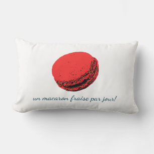 Coussin Rectangle un macaron fraise par jour !