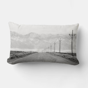 Coussin Rectangle Une route solitaire et des lignes électriques Mo