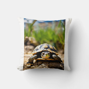 Coussin Red-Eyed Grin : La tortue qui rit
