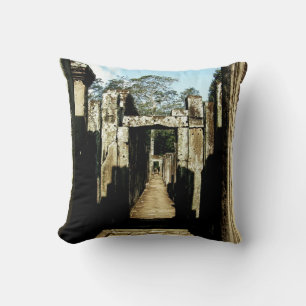 Coussin Regardant à travers l'histoire cambodgienne