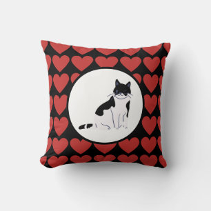 Coussin Reine des coeurs rouges chat noir blanc chaton voi