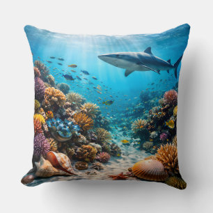 Coussin Requin majestueux et récif de corail sous l'eau la