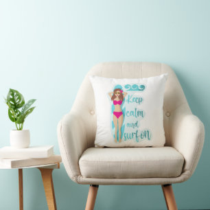 Coussin Restez calme et surfez sur la carte de fille brune