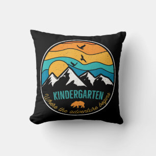 Coussin Retour À L'École Maternelle Où L'Aventure Doit Êtr