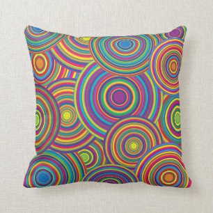 Coussin Rétro motif de cercles d'arc-en-ciel