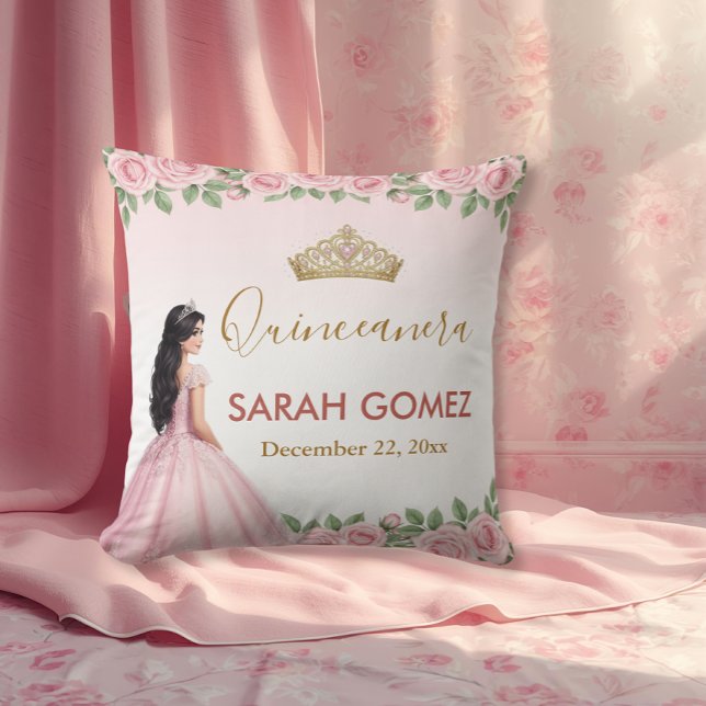 Coussin Robe de princesse rose couronne dorée Quinceañera (Créateur téléchargé)
