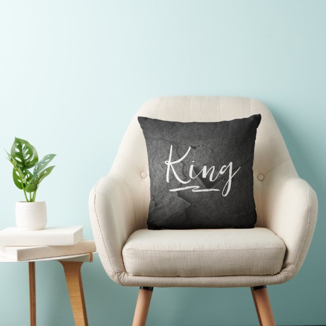 Coussin Roche d'ardoise noire avec texte King (Chaise)