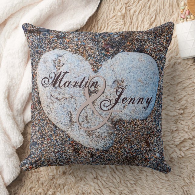 Coussin Rocher en forme de coeur dans le sable Personnalis (Couverture)