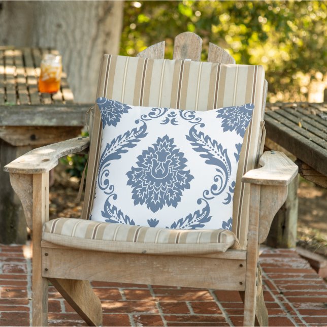 Coussin Rococo Damassé Grand Motif Bleu sur Blanc (Chaise)