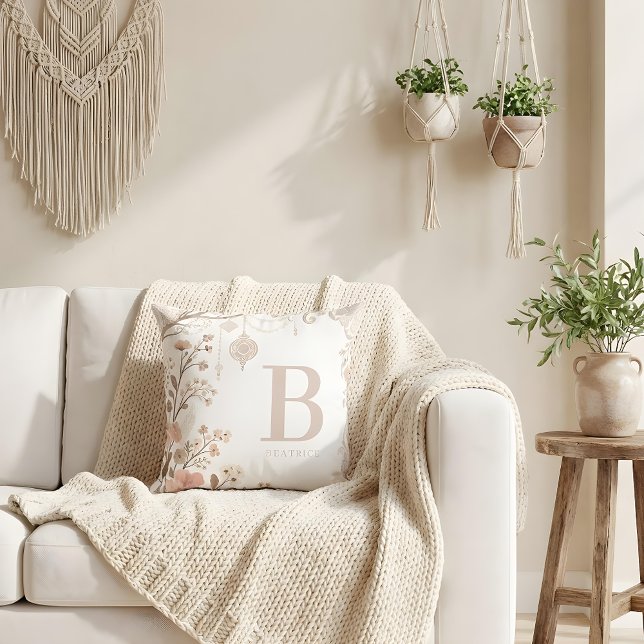 Coussin Romantic Watercolor Floral Filigree Design (Exquisite Sophisticated Romantic Pastel Watercolor Floral Throw Pillow Design.)