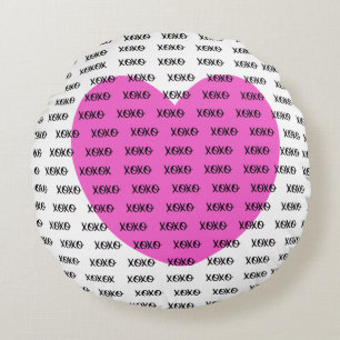 Coussin rond rose en forme de cœur XOXO