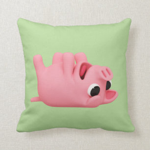Coussin Rosa the pig laying on re back