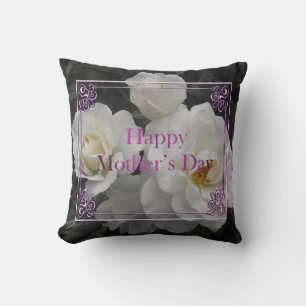Coussin rose blanche dans l'oreiller à lancer gris