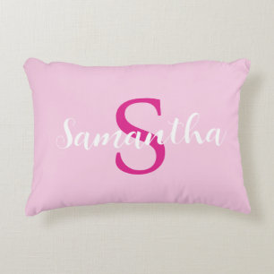 Coussin rose chaud personnalisé avec nom initial