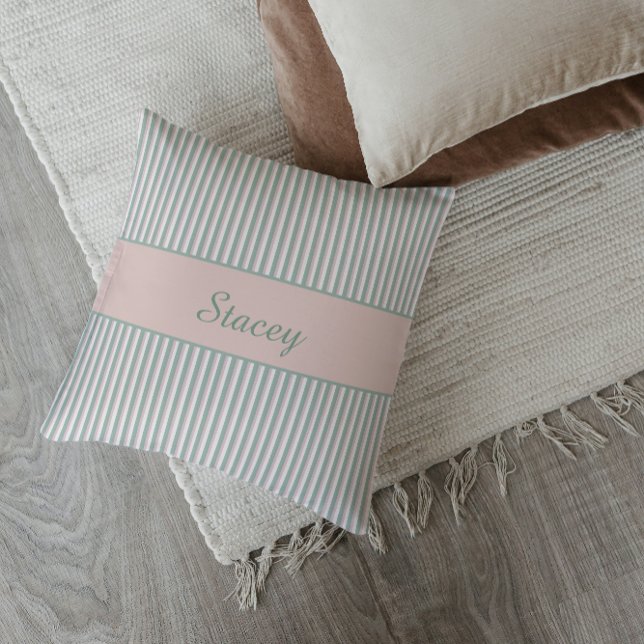 Coussin Rose clair et vert rayé nom personnalisé (Light Pink and Green Striped Water Color Throw Pillow)