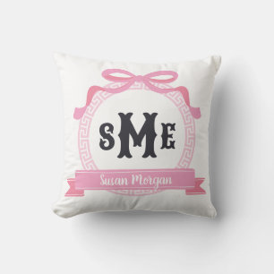 Coussin Rose Clair Monogramme à Nœud à Clé Grecque