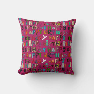 Coussin rose d'anniversaire heureux