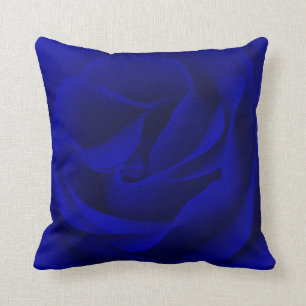 Coussin Rose de bleu marine magnifié