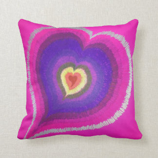 Coussin rose de coeur d'arc-en-ciel