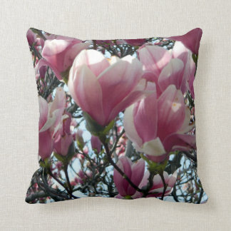Coussin rose de fleur de magnolia