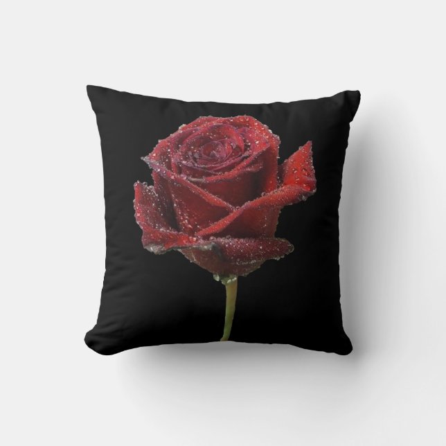 Coussin Rose Embrassée par la Pluie (Recto)