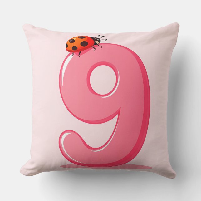 Coussin Rose numéro neuf avec coccinelle (Recto)