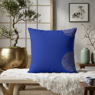 Coussin Rose Pâle Moderne Japandi Seigaiha sur Fond Bleu d