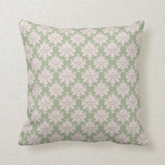 Coussin rose pâle sur sauge vert orné damassé motif