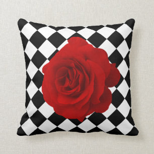 Coussin Rose rouge sur le motif noir et blanc de diamant