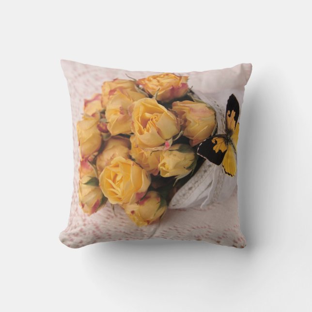 Coussin Roses jaunes avec papillon (Recto)