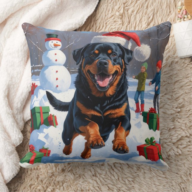 Coussin Rottweiler courant dans la neige avec un chapeau d (Couverture)