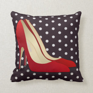 coussin rouge de chaussures de talon haut