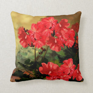 Coussin rouge de fleurs de géranium de style