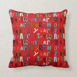 Coussin rouge de joyeux anniversaire