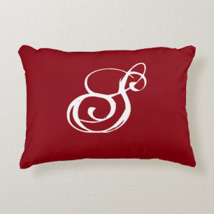 Coussin rouge "S" avec retour gris