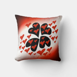 Coussin Rouge sur les coeurs noirs