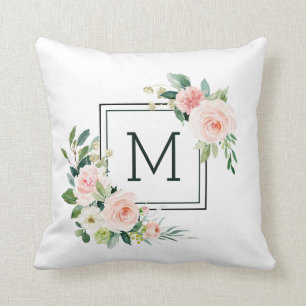 Coussin Rougissent le monogramme rose de fleur d'aquarelle