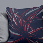 Coussin Rubans artistiques Abstraits bleu marine et bordea<br><div class="desc">L'oreiller marine et bordeaux présente une composition artistique abstraite de ruban aux tons bordeaux et vin aux accents blancs sur un arrière - plan bleu marine. Cette composition abstraite est construite sur des combinaisons de rubans répétés, qui sont superposés et entrelacés pour former un motif abstrait complexe et complexe. Les...</div>
