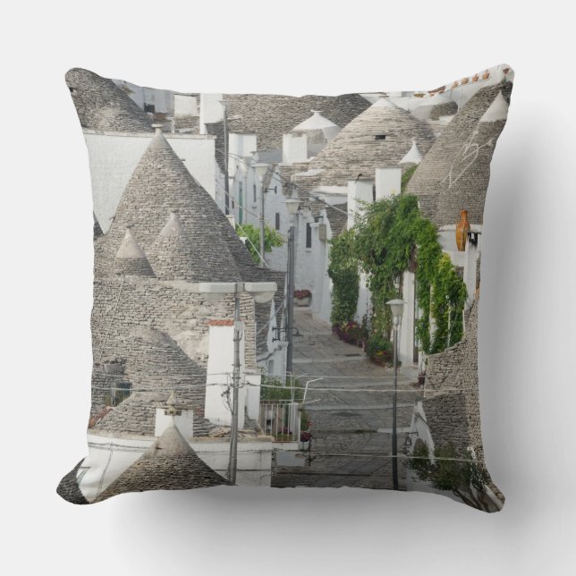 Coussin Rue avec des maisons de trulli dans Alberobello, (Recto)