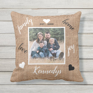 Coussin Rustic Farmhouse Burlap Nom de famille personnalis